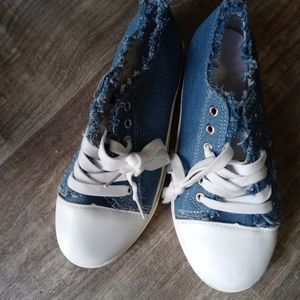 Denim shoes